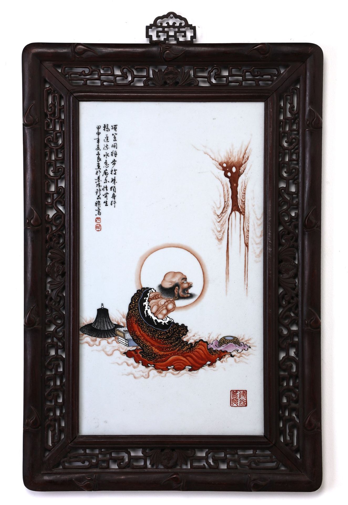 Arte Cinese A porcelain plaque depicting a Lohan China, 20th century .