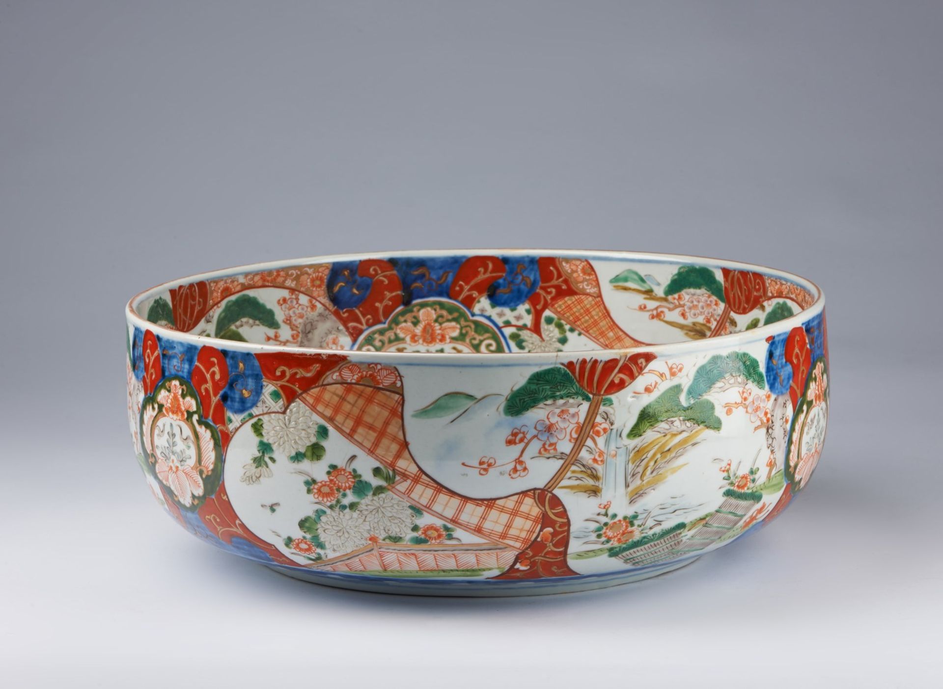 ARTE GIAPPONESE A large Imari porcelain basin Japan, 19th century . - Bild 3 aus 4