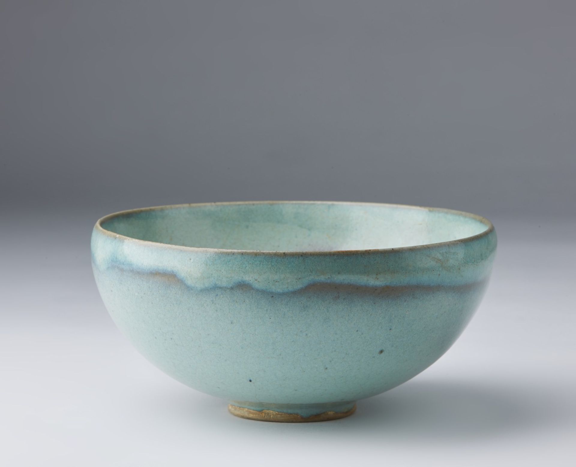 Arte Cinese A splashed lavender-glazed "jun" bowl China, 19th century or earlier .