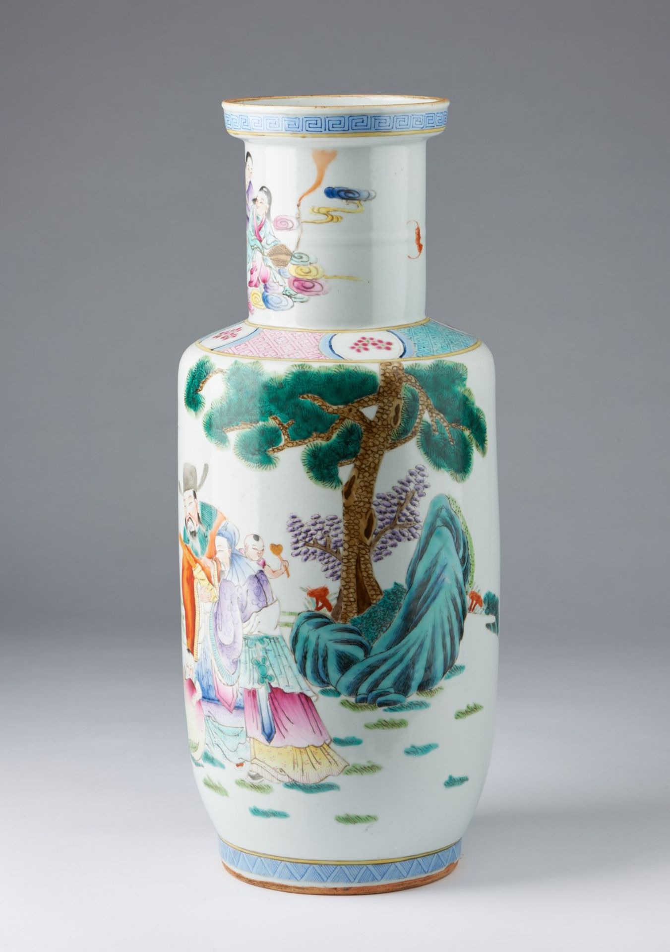 Arte Cinese A rouleau famille rose porcelain vase painted with Shulao and auspicious symbols China, - Bild 2 aus 4