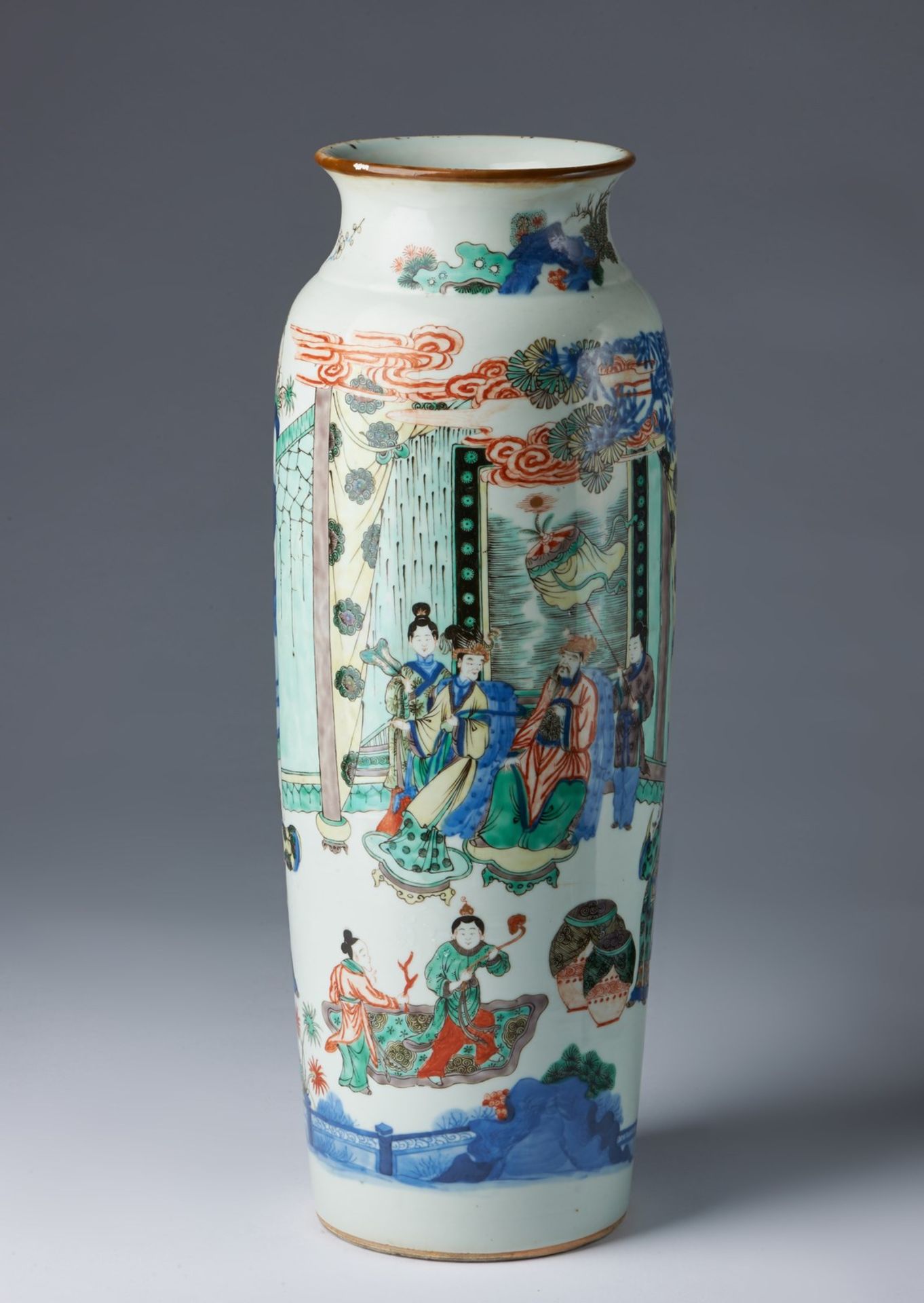 Arte Cinese A wucai porcelain rouleau vase China, Qing dynasty, 18th century . - Image 2 of 4