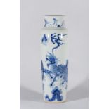 Arte Cinese A blue and white porcelain vase painted with pho dogChina, Transitional period, 17th ce