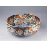 ARTE GIAPPONESE A large Imari porcelain basin Japan, 19th century .