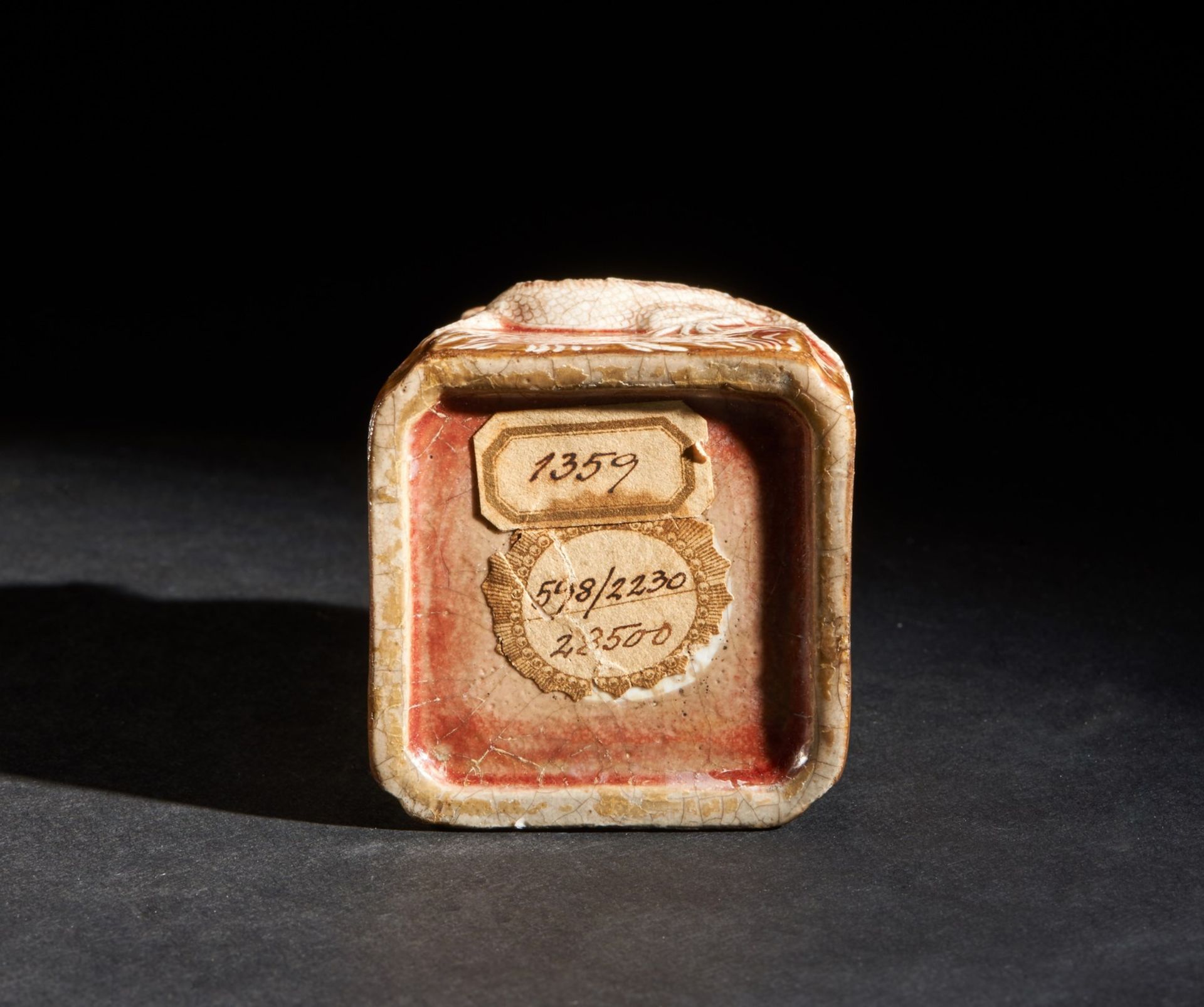 Arte Cinese A red enameled porcelain brush washer decorated with chilong China or Europe, 19th cent - Bild 3 aus 3
