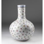 Arte Cinese A monumental tianchuping globular vase with butterflies China, Qing dynasty, 19th cent