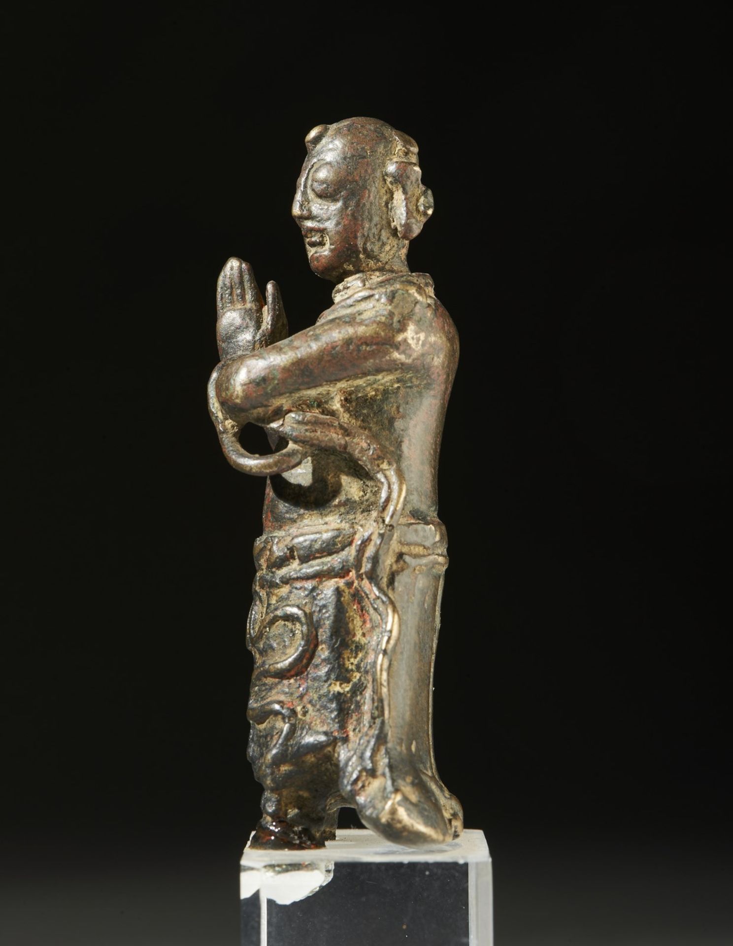 Arte Cinese A high silver bronze figure of worshipper China, Tang dynasty, 618- 907 d.C. - Image 2 of 4