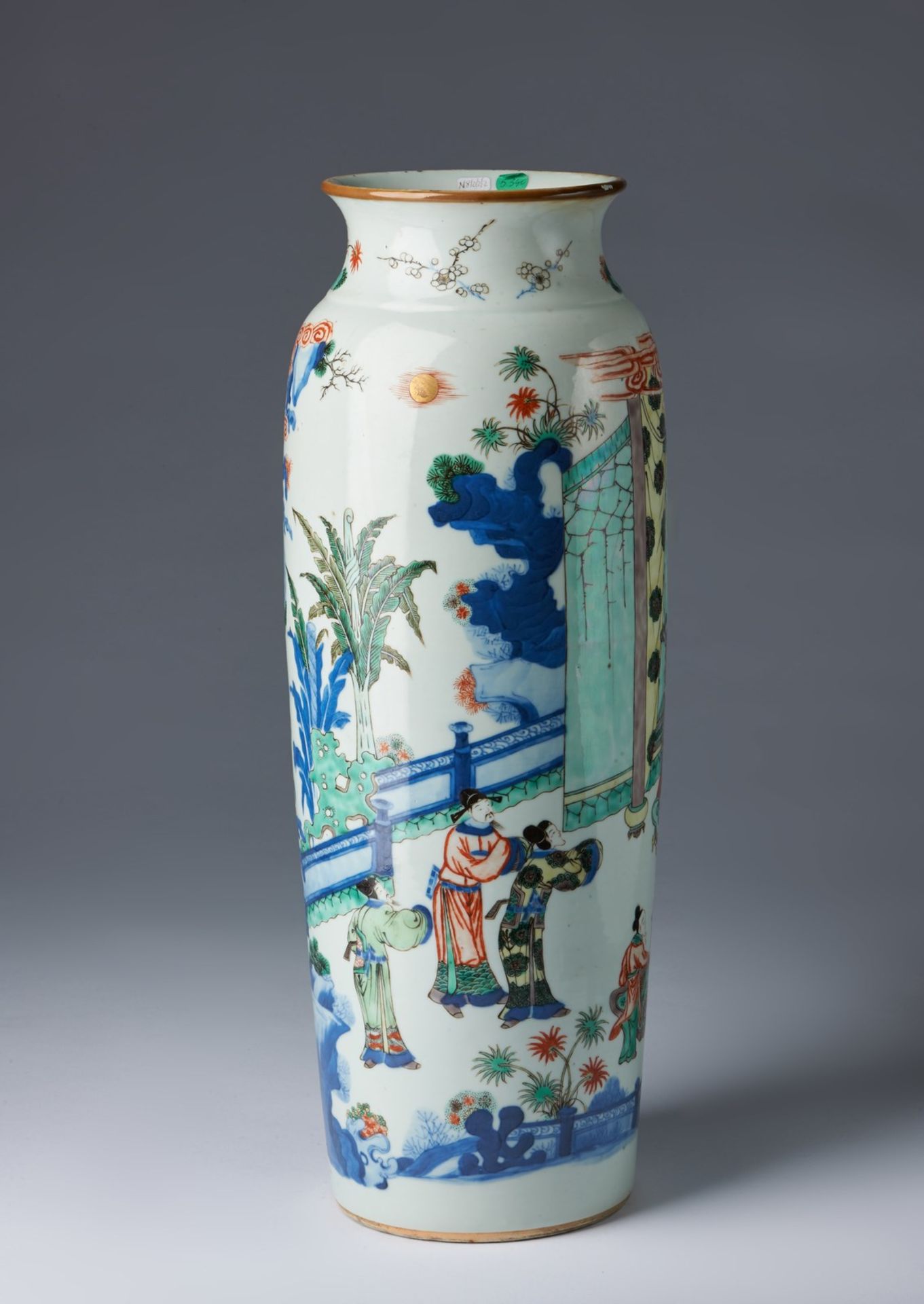 Arte Cinese A wucai porcelain rouleau vase China, Qing dynasty, 18th century .