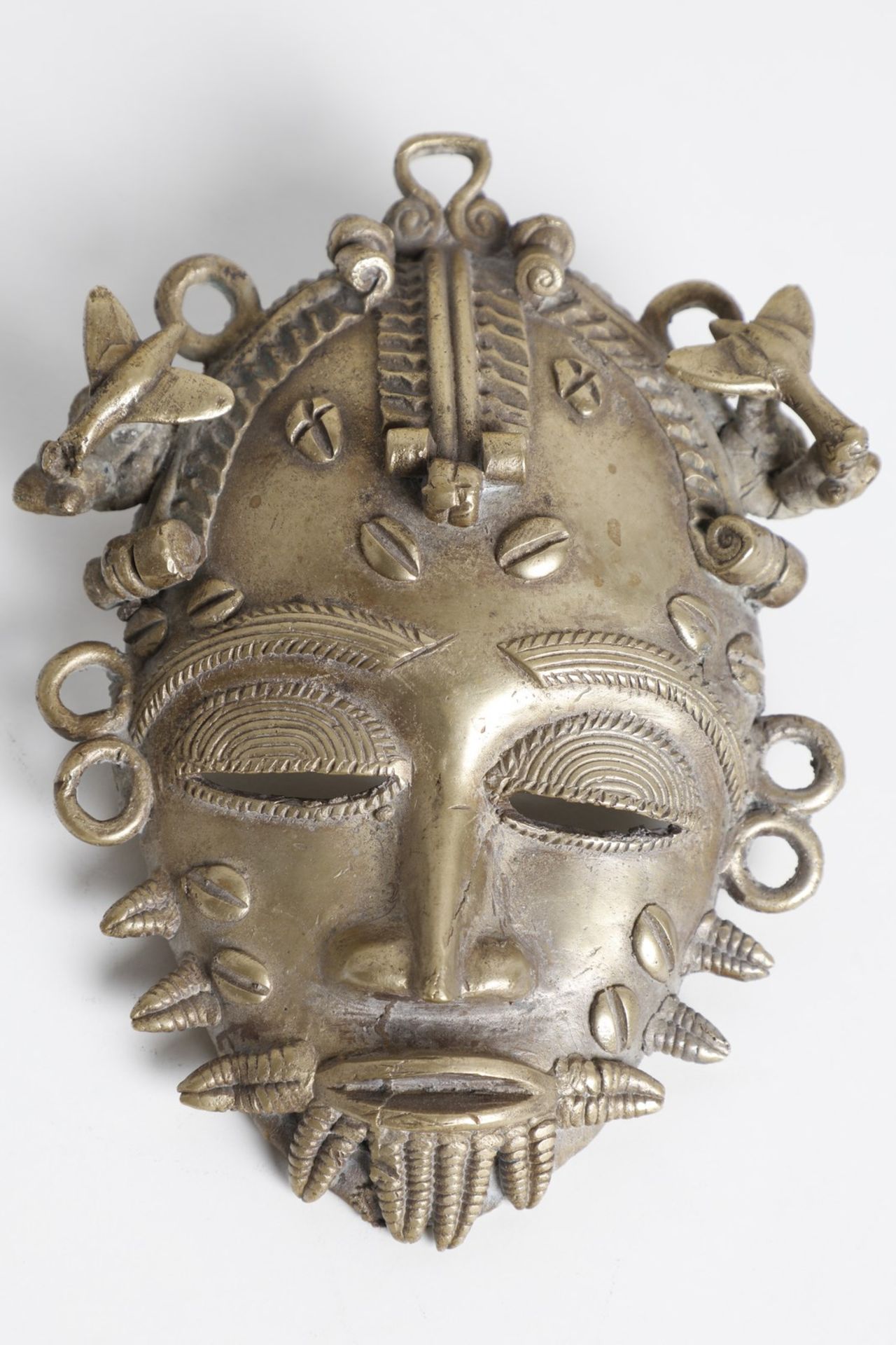 Arte africana Two bronze passport masks, BamounCameroon. - Image 4 of 4