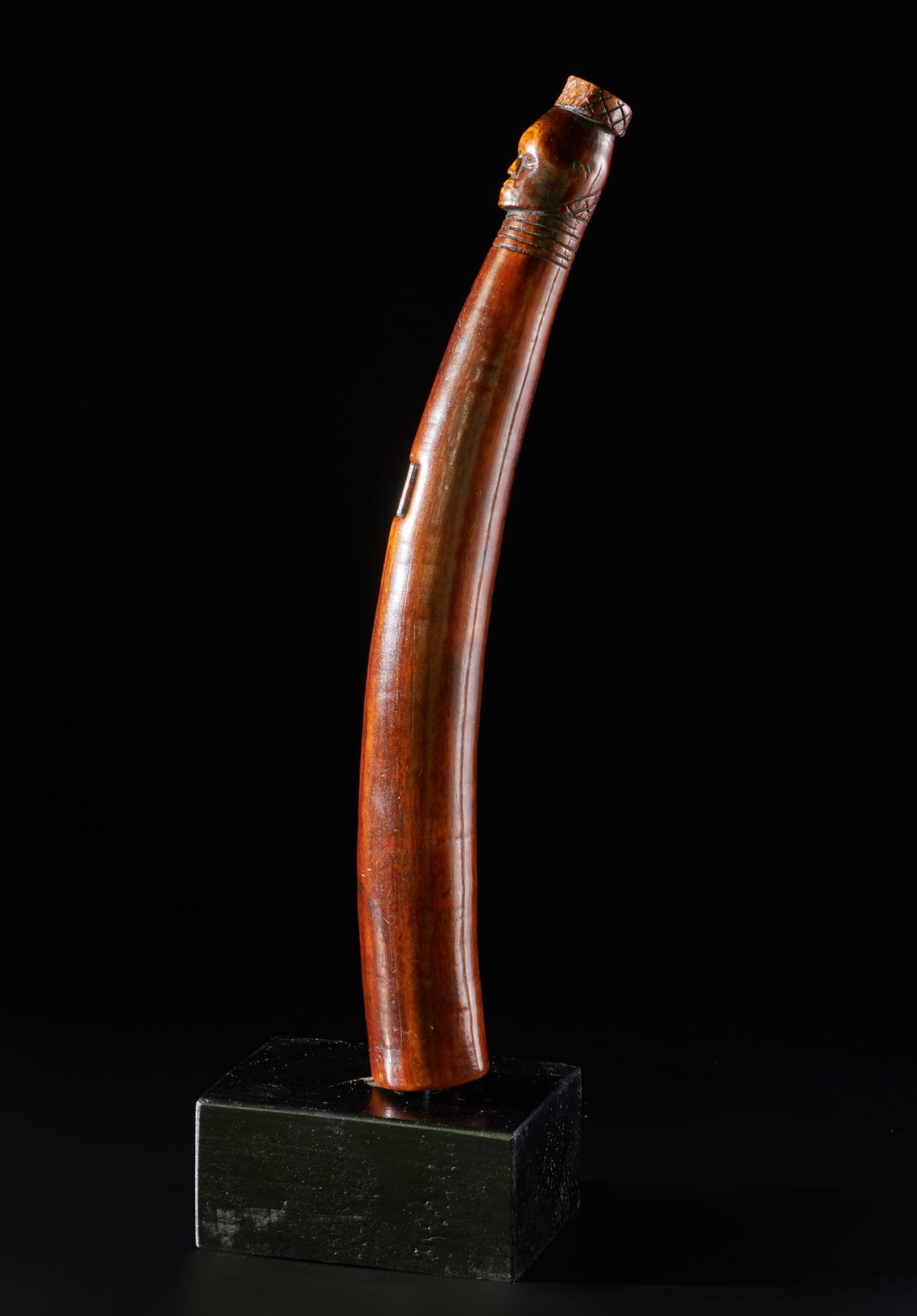 Arte africana A fine oliphant (trumpet), IboRep. Dem.Congo. - Image 2 of 5