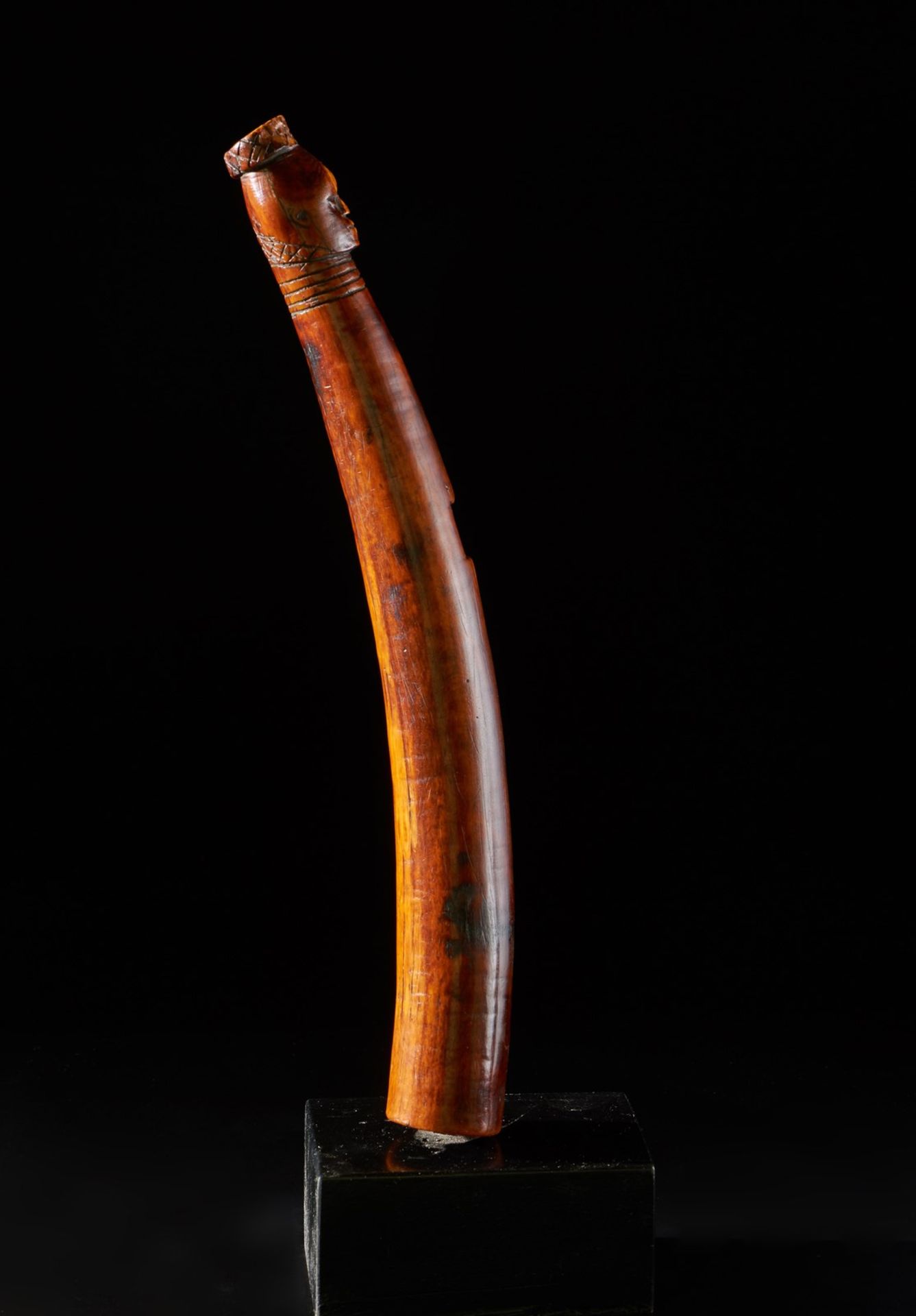 Arte africana A fine oliphant (trumpet), IboRep. Dem.Congo. - Image 3 of 5