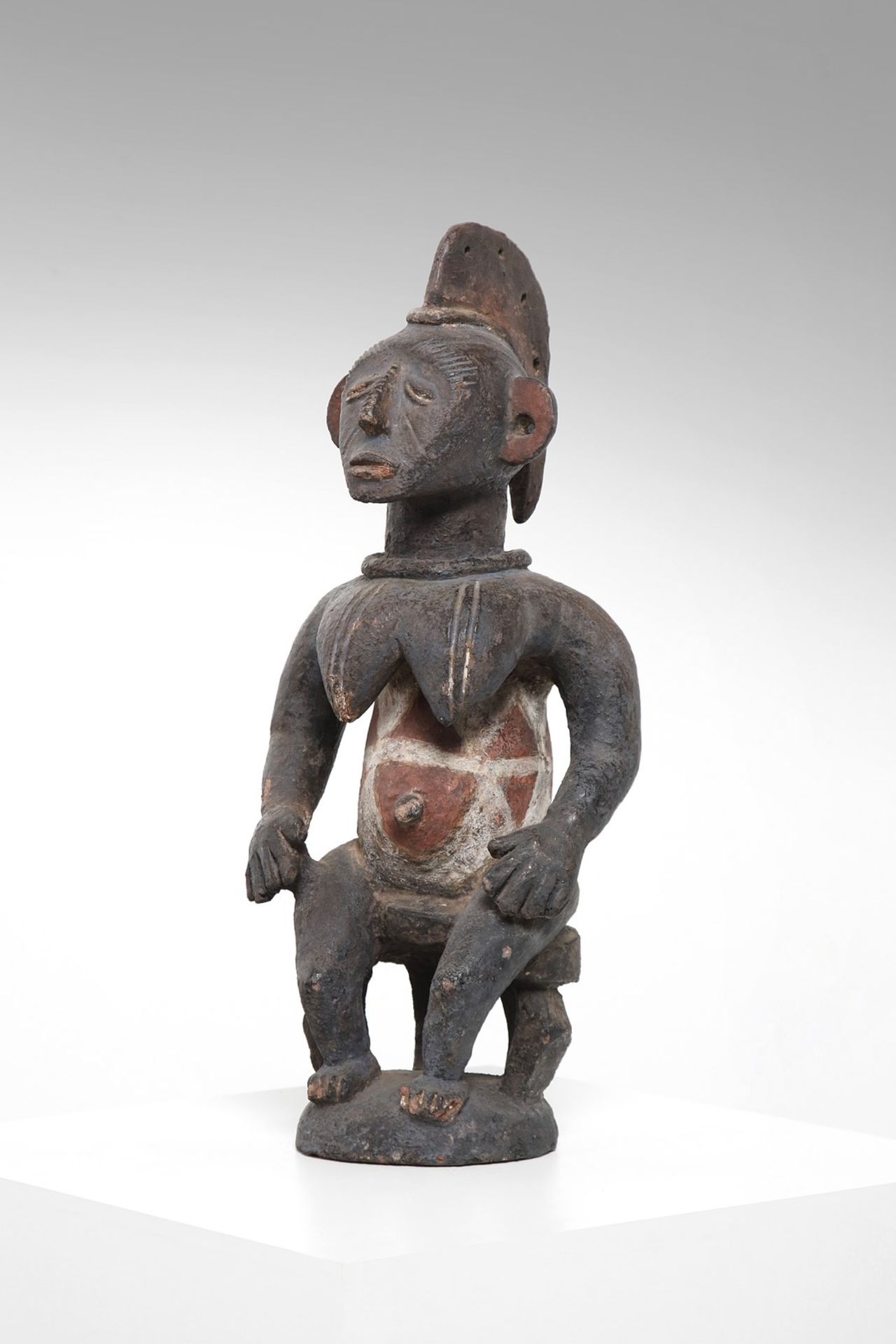 Arte africana Female earthenware figure, Igala (?)Nigeria.