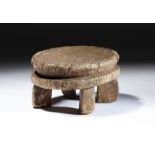 Arte africana A round wooden stool, DogonMali .