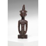 Arte africana Male figure, NdengeseDem. Rep. Congo.