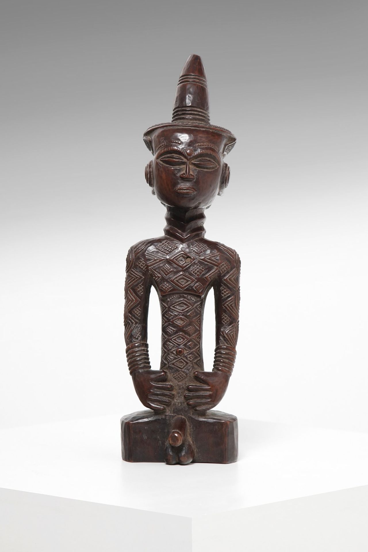 Arte africana Male figure, NdengeseDem. Rep. Congo.