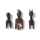 Arte africana Three pulleys, Bamana (?)Mali.