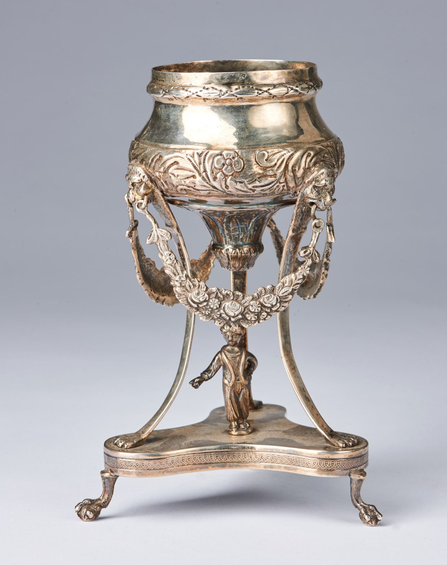 Wunderkammer A silver vessel decorated with Neoclassical motifsPossibly Italy, XVIII secolo .