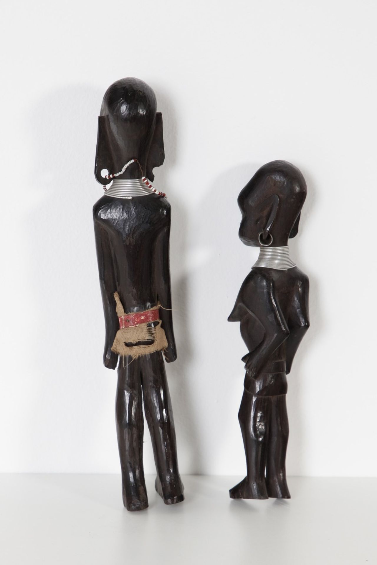 Arte africana Two ebony figurinesNigeria (?). - Image 2 of 2