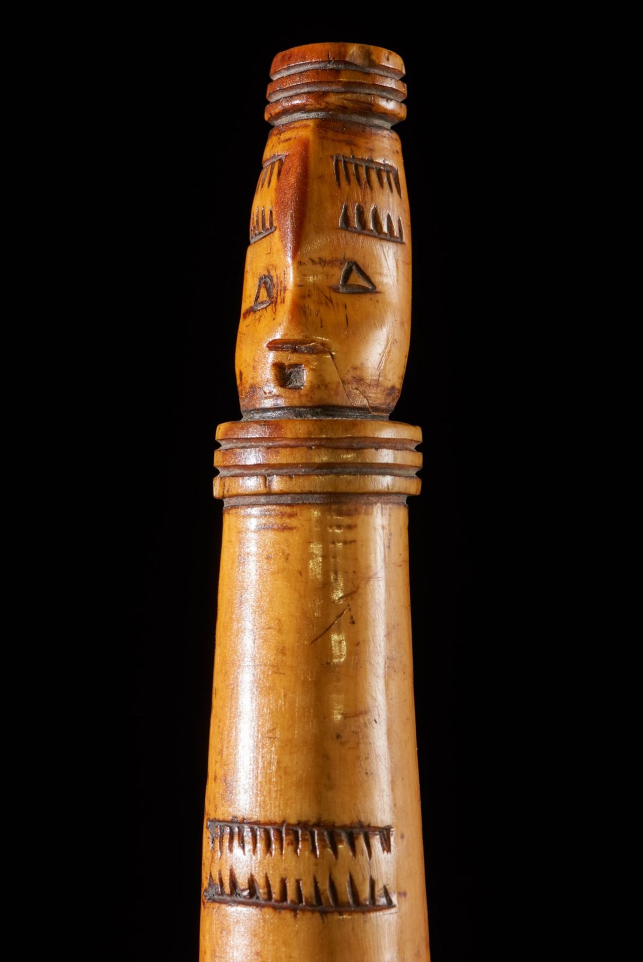 Arte africana A fine ivory oliphant (trumpet), IgboDem. Rep. Congo. - Image 5 of 6