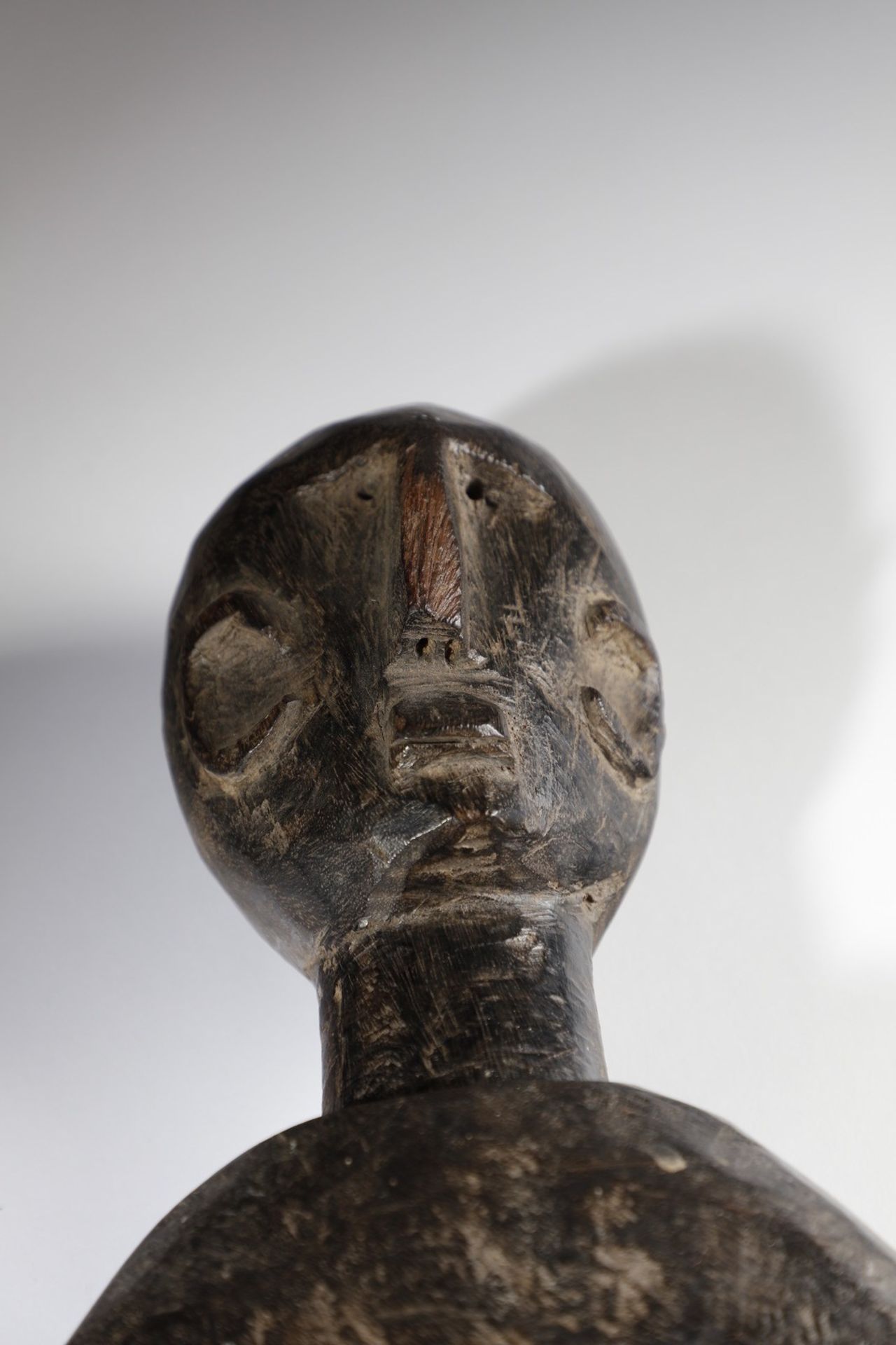 Arte africana Male figure, Chamba (?)Nigeria. - Image 3 of 6