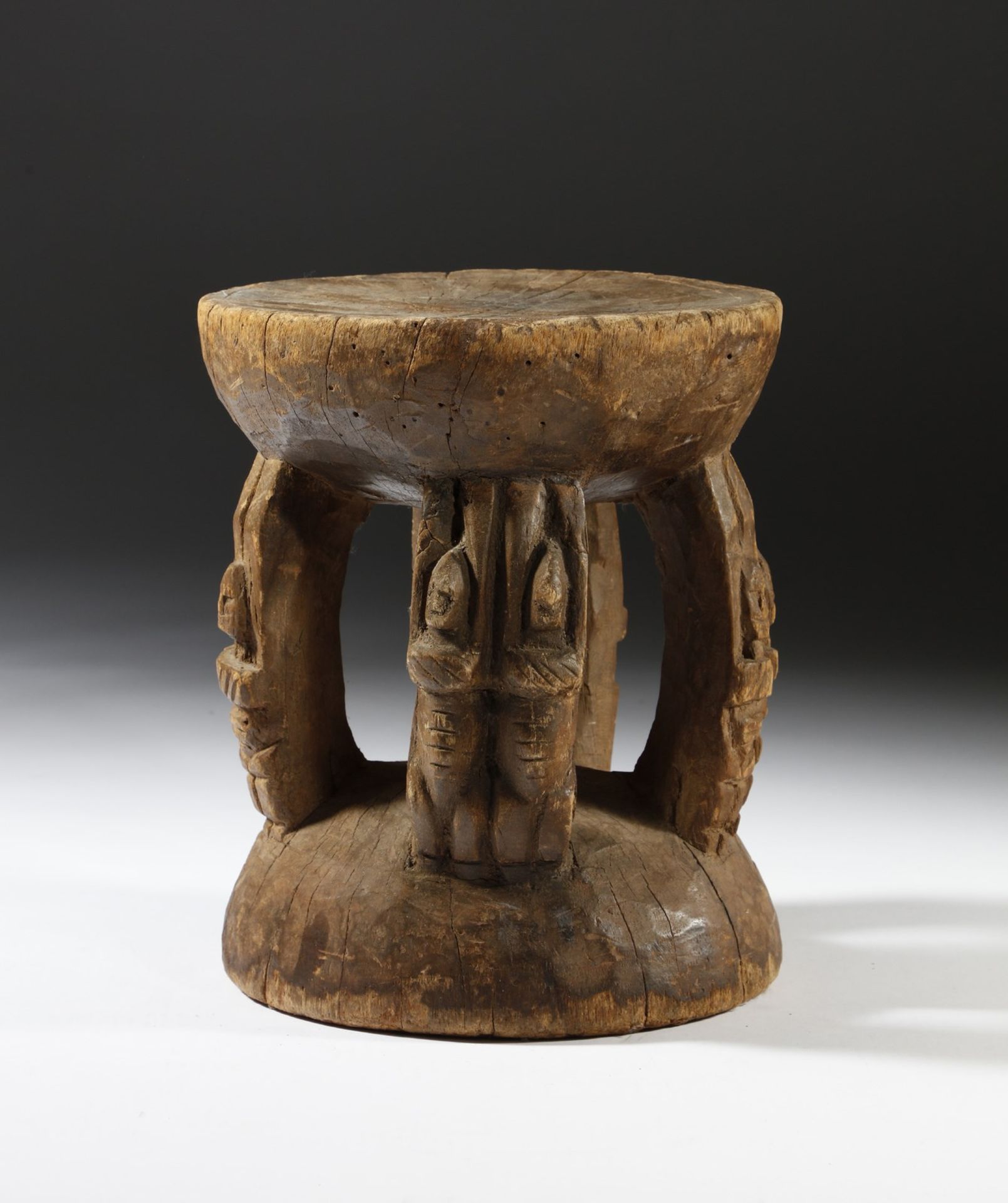 Arte africana A round wooden stool, DogonMali . - Image 2 of 3