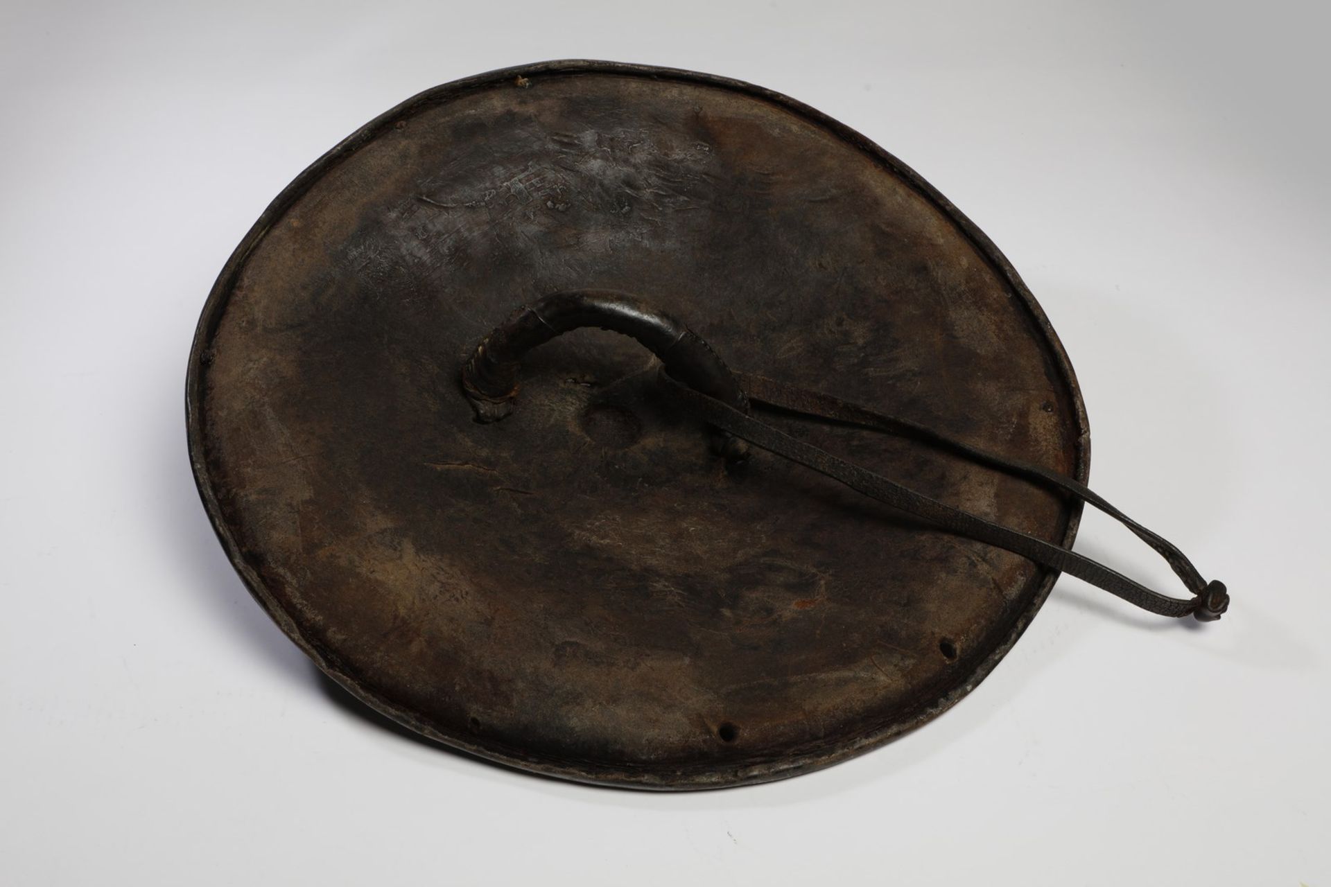 Arte africana Round shieldEthiopia, 19th century. - Image 3 of 3