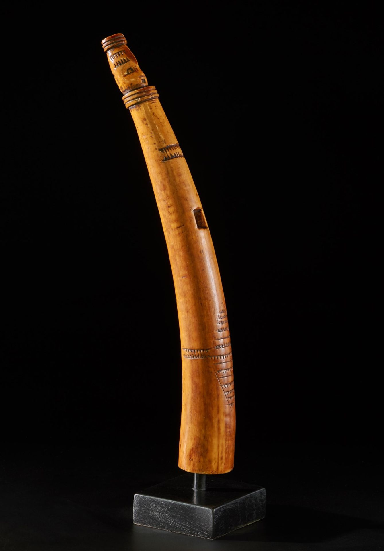 Arte africana A fine ivory oliphant (trumpet), IgboDem. Rep. Congo. - Image 3 of 6