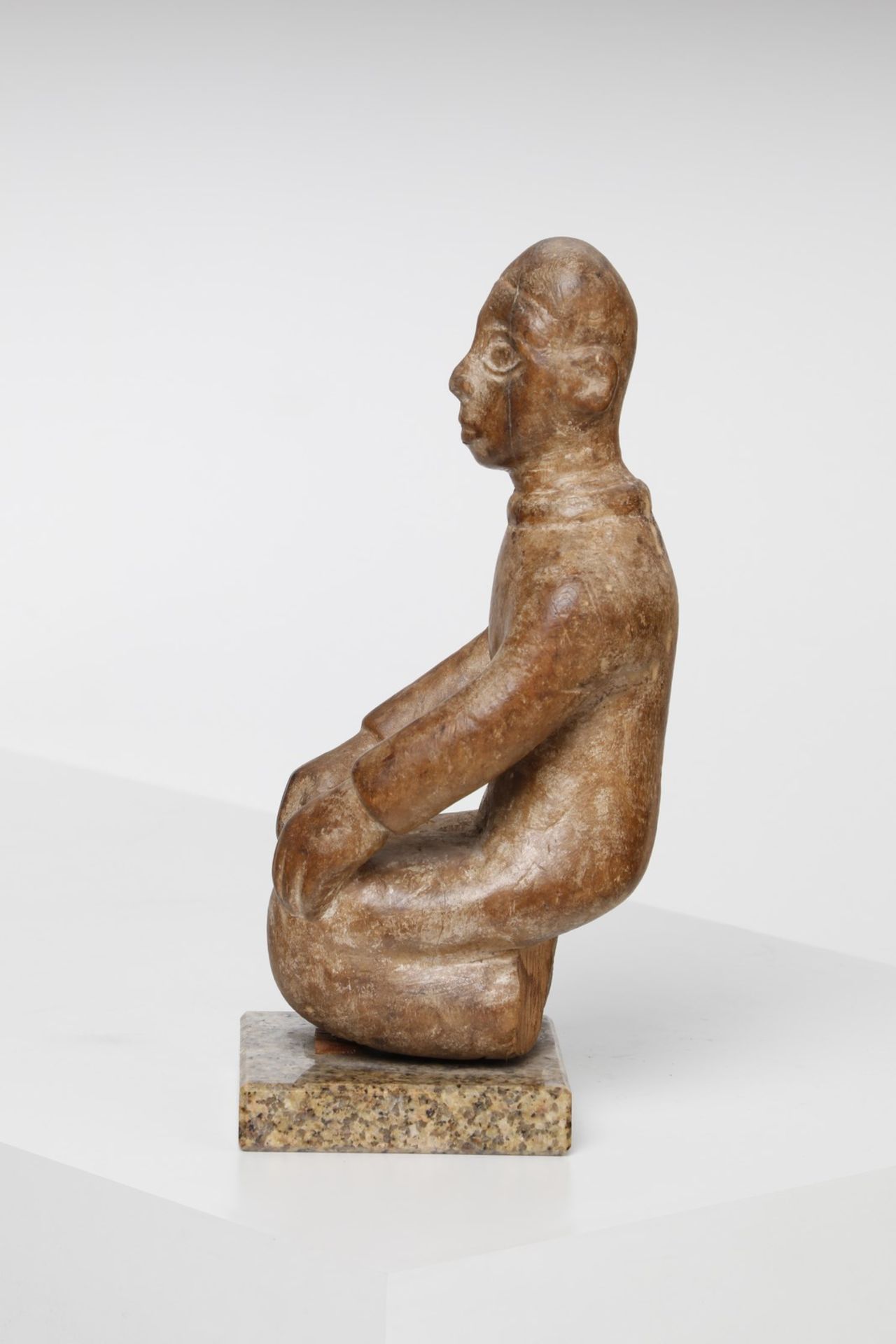 Arte africana Kneeling Man, Yombe (?)Democratic Rep. Congo. - Image 2 of 3