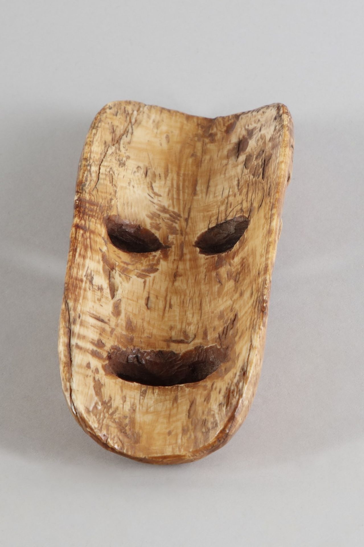 Arte africana An ivory passport Mask, Lega (?)Rep. Dem.Congo. - Image 3 of 3