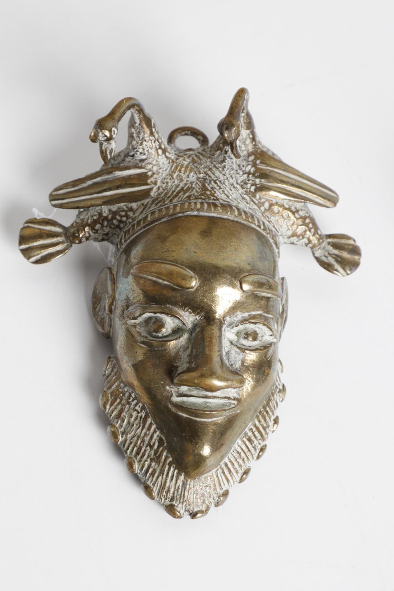 Arte africana Two bronze passport masks, BamounCameroon. - Image 3 of 4