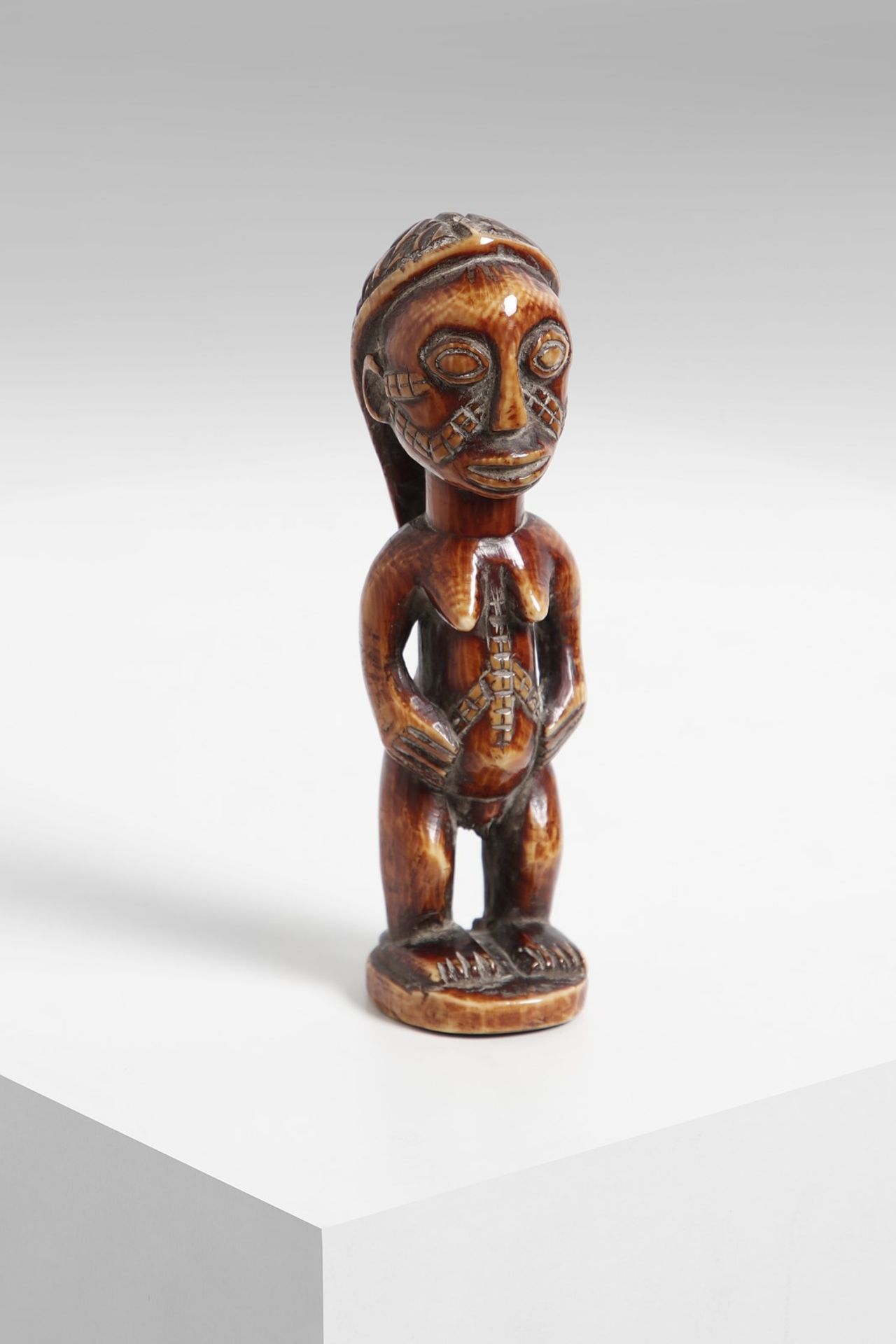 Arte africana Ivory carving, Luba (?)Dem. Reb. of Congo.