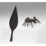Arte africana Spearhead and bronze spider, BamilekeCameroon.