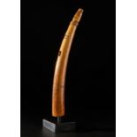 Arte africana A fine ivory oliphant (trumpet), IgboDem. Rep. Congo.