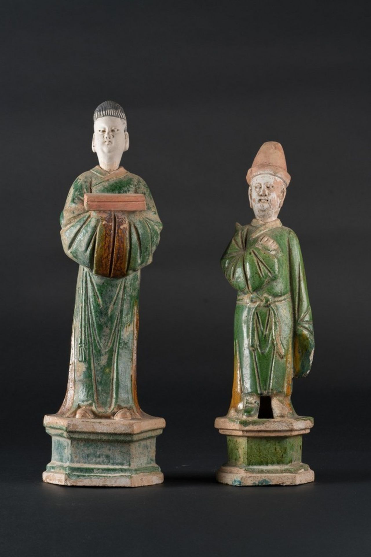 Arte Cinese Two glazed earthenware Minqi burial figures China, Ming dynasty .