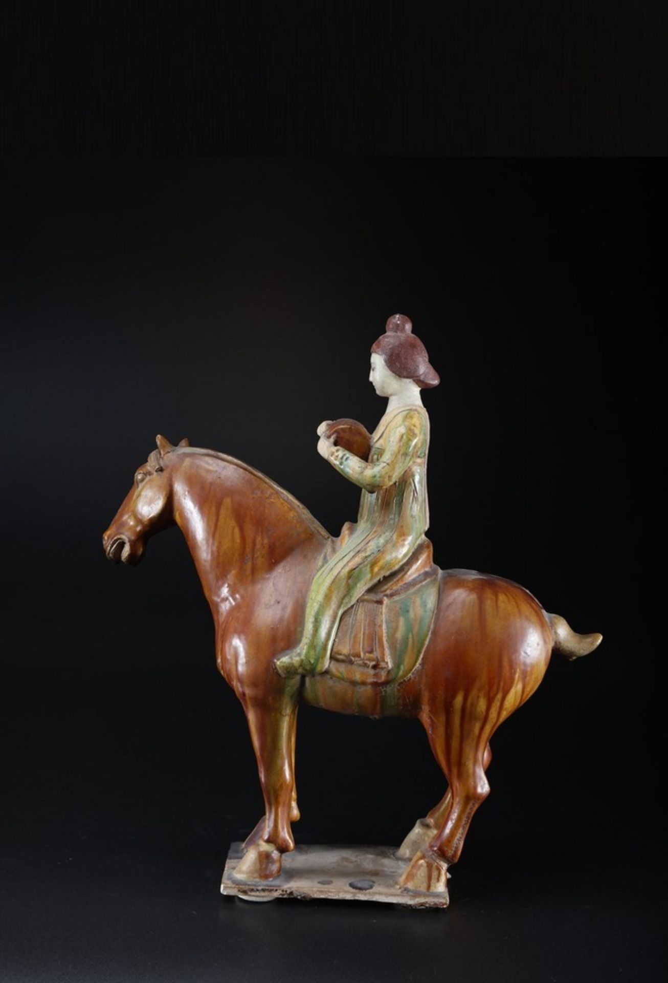 Arte Cinese A ceramic sancai glazed lady on horse in the Tang styleChina, 19th century . - Image 3 of 5