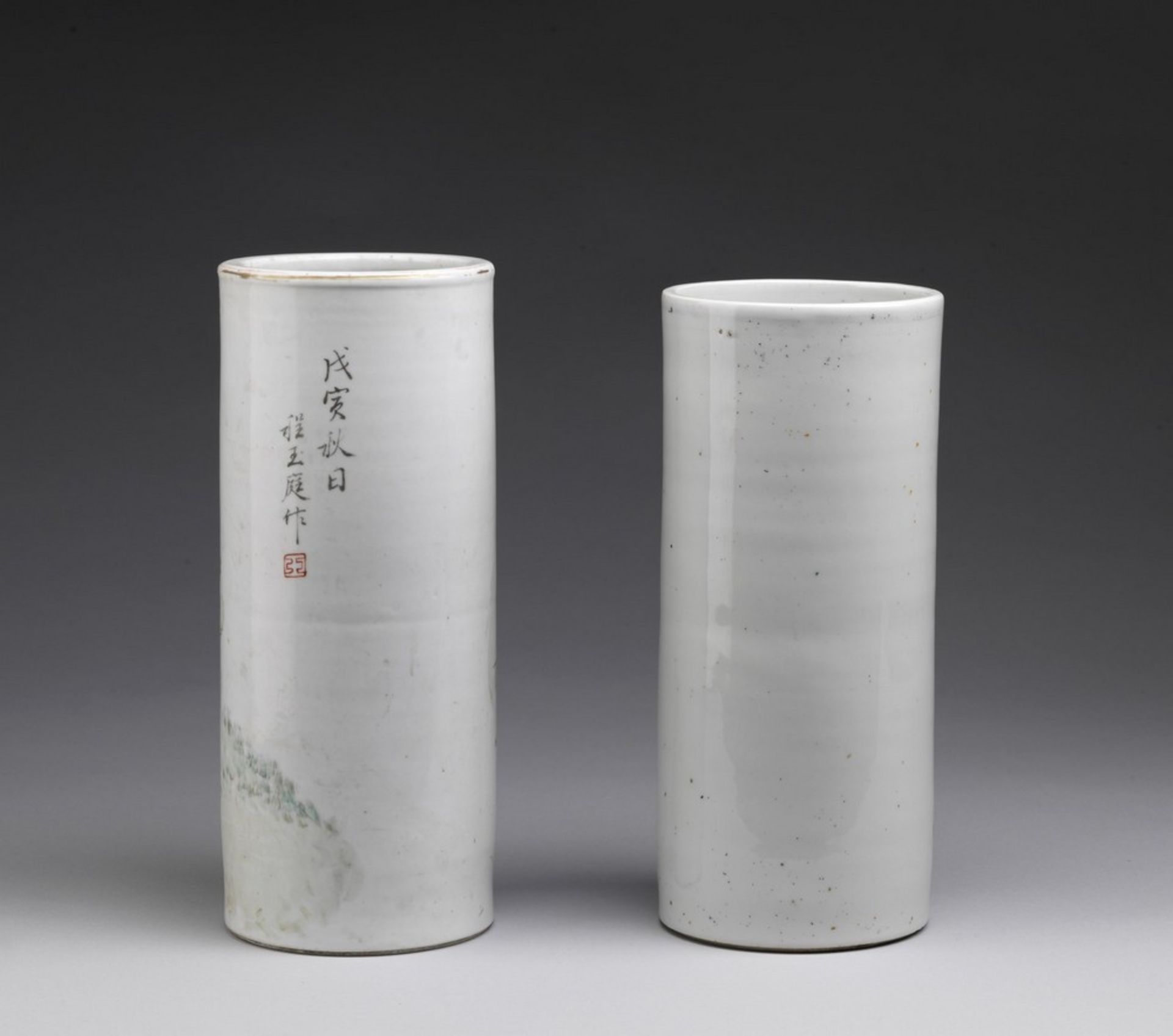 Arte Cinese Two cylindrical shaped pottery vasesChina, 20th century . - Image 2 of 3