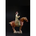 Arte Cinese A ceramic sancai glazed lady on horse in the Tang styleChina, 19th century .