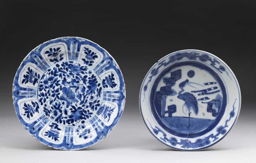 Arte Cinese Two blue and white porcelain dishes China, Qing dynasty, early 17th century .