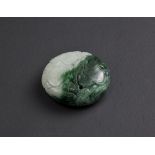 Arte Cinese Jadeite pendant. China, 20th century.