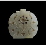 Arte Indiana A Mughal white jade pendant India, 19th century .