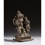 Arte Indiana A bronze figure of Narasimha with Lakshmi Southern India, 17th century .