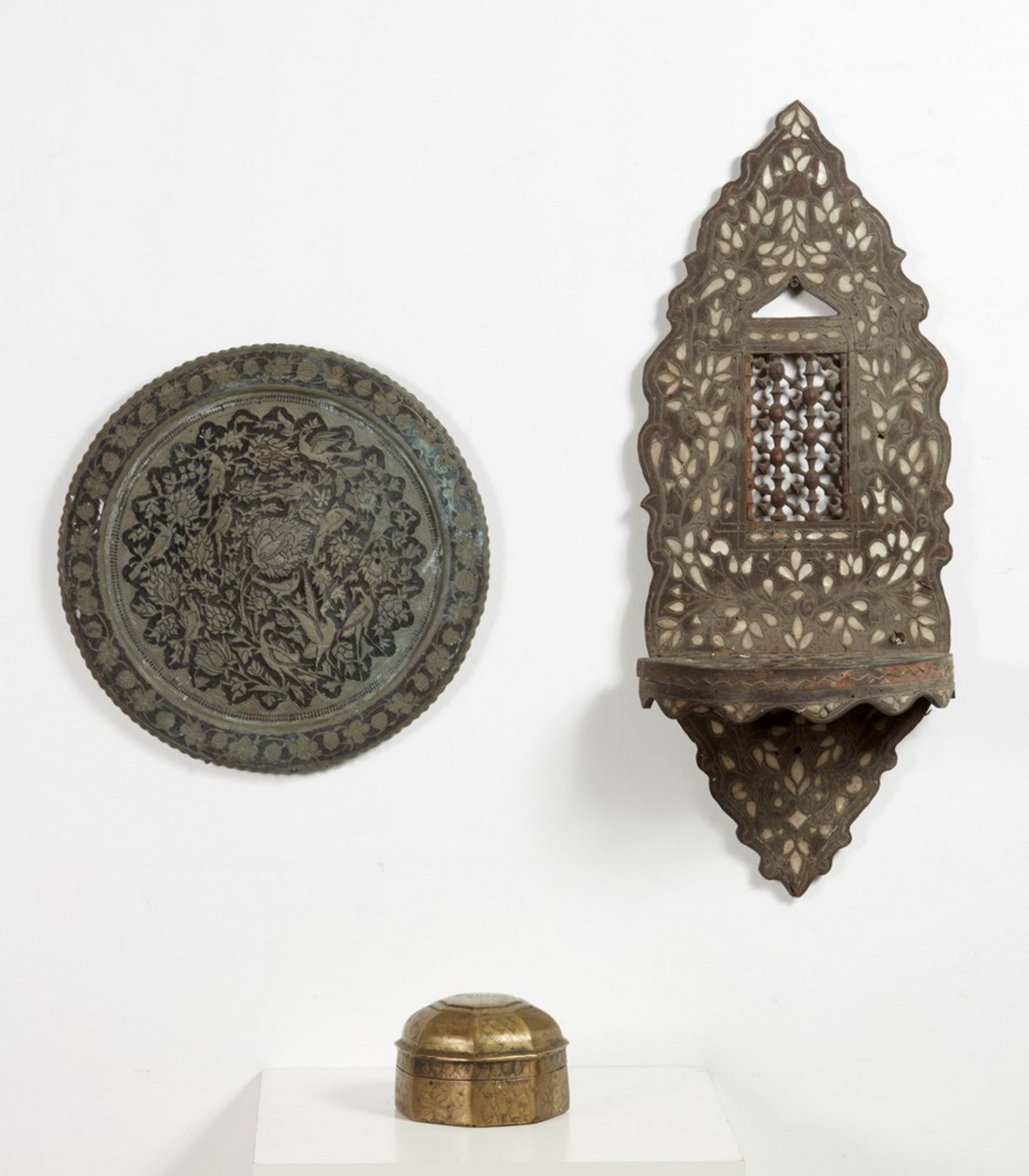 Arte Indiana A tinned copper charger, a wooden turban shelf and a bronze pan boxIndia and Levant, 1