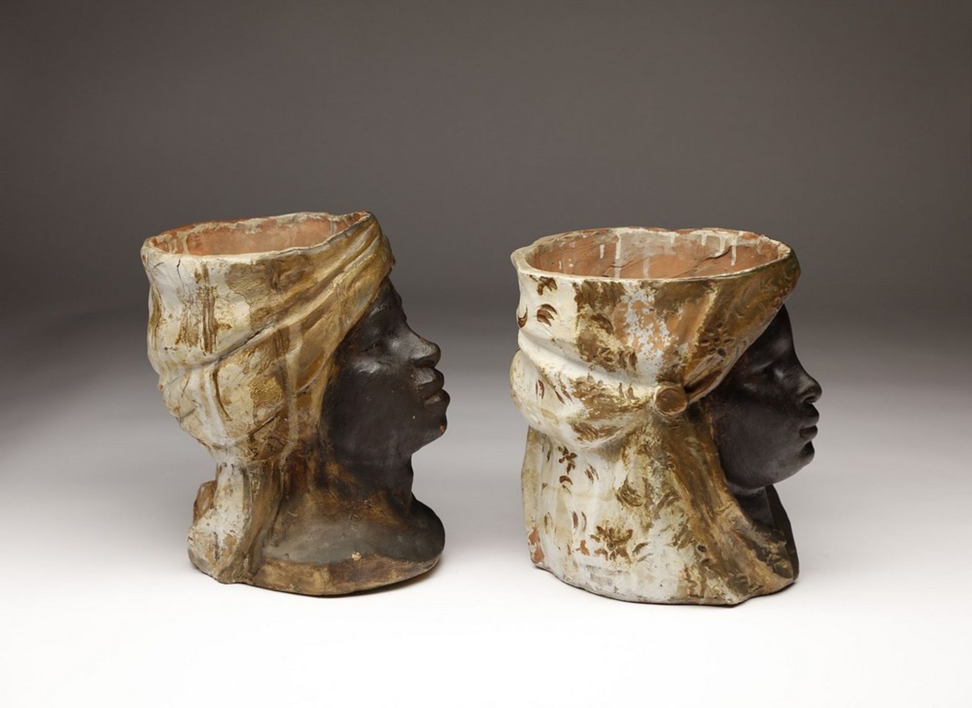 Arte Islamica A polychome earthenware Moor heads vases Southern Italy, 19th century . - Image 3 of 4