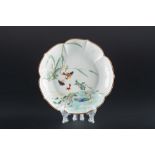 ARTE GIAPPONESE An enameled porcelain dish painted with a pond with ducksJapan, 19th century .