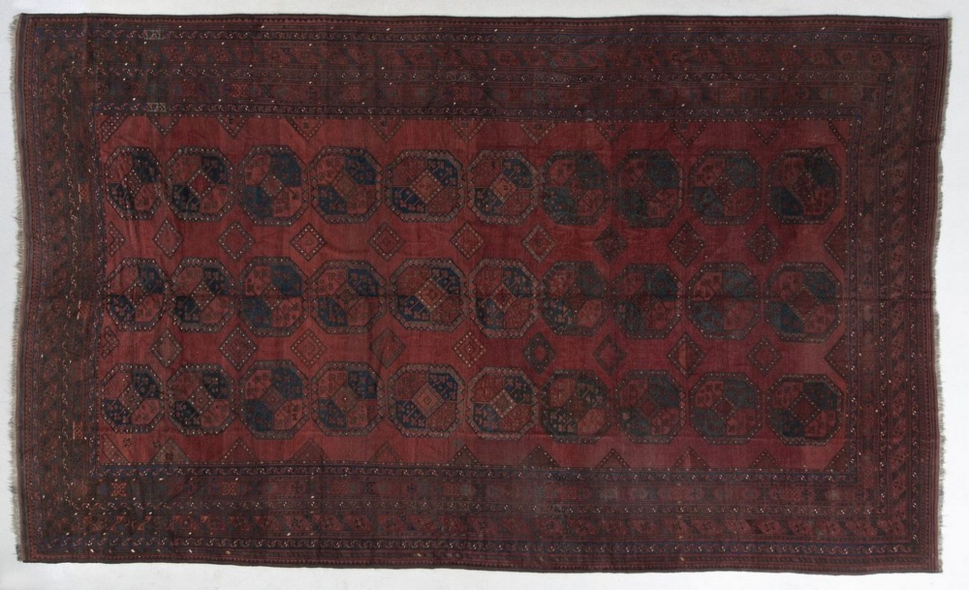 Arte Islamica A very large wool Ersari carpet Afghanistan, early 20th century .