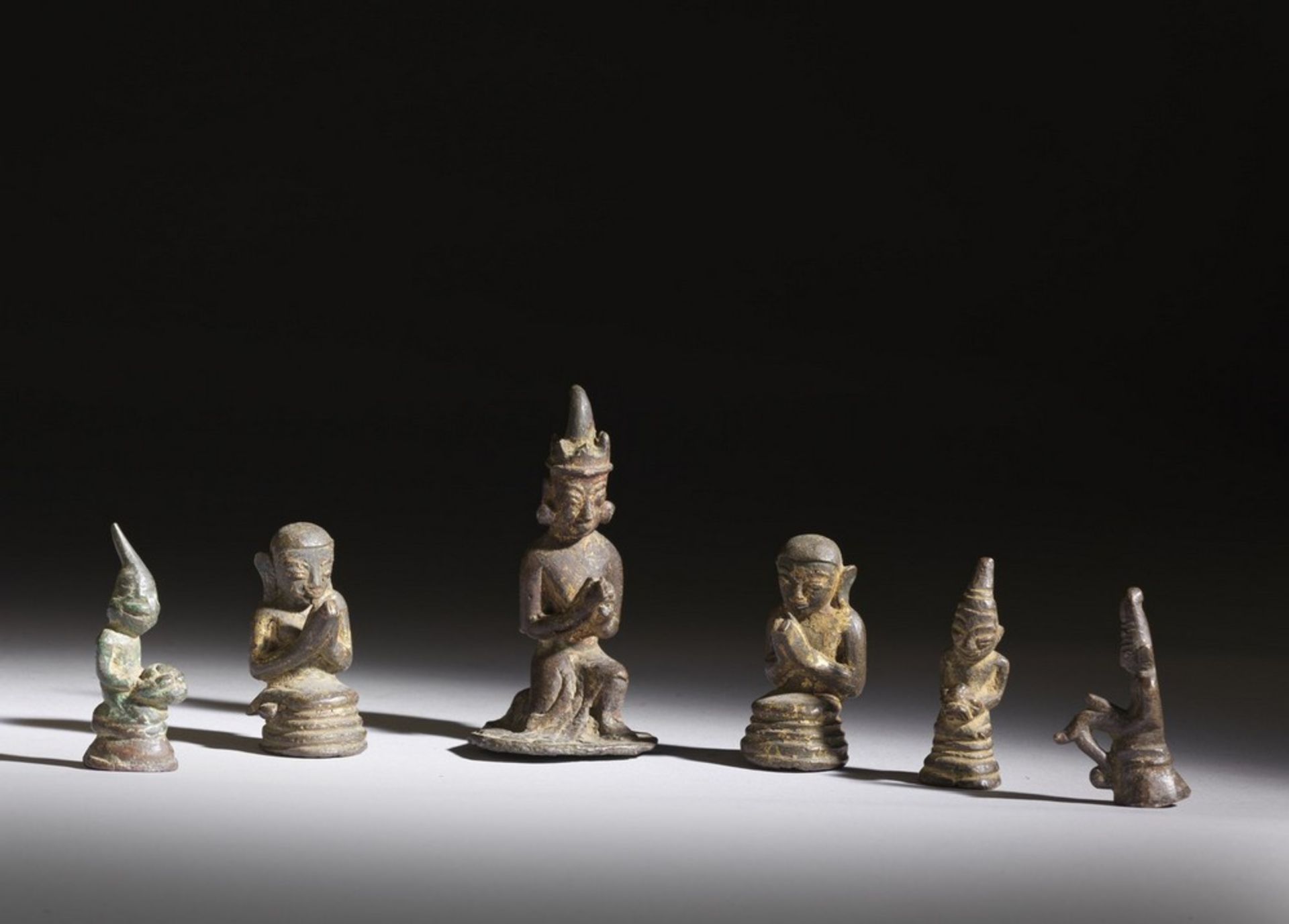 Arte Indiana A collection of six bronze figures of worshippers India and South-East Asia, 18th-19th