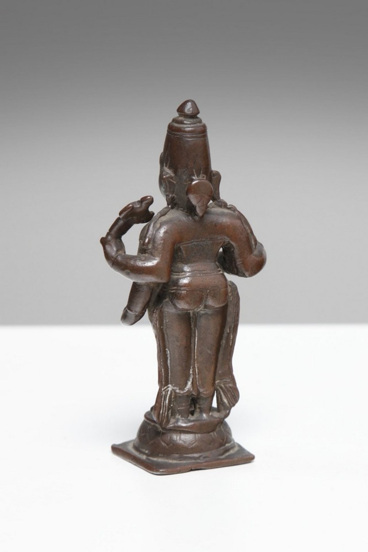Arte Indiana A four-armed bronze figure of Vishnu India, 17th-18th century . - Image 3 of 3
