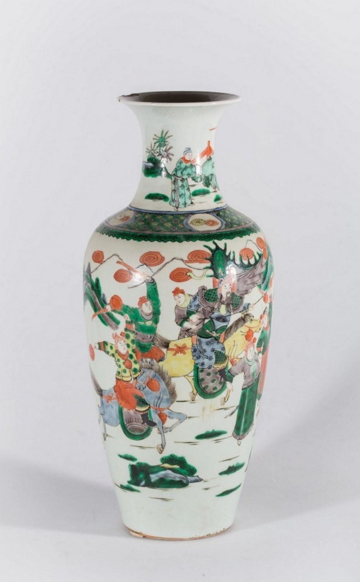 Arte Cinese A porcelain famille verte baluster vase bearing a double circle mark at the base China,