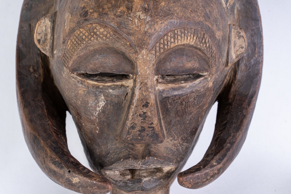 Arte africana Mask with horns, LubaD.R. Congo. - Image 2 of 4