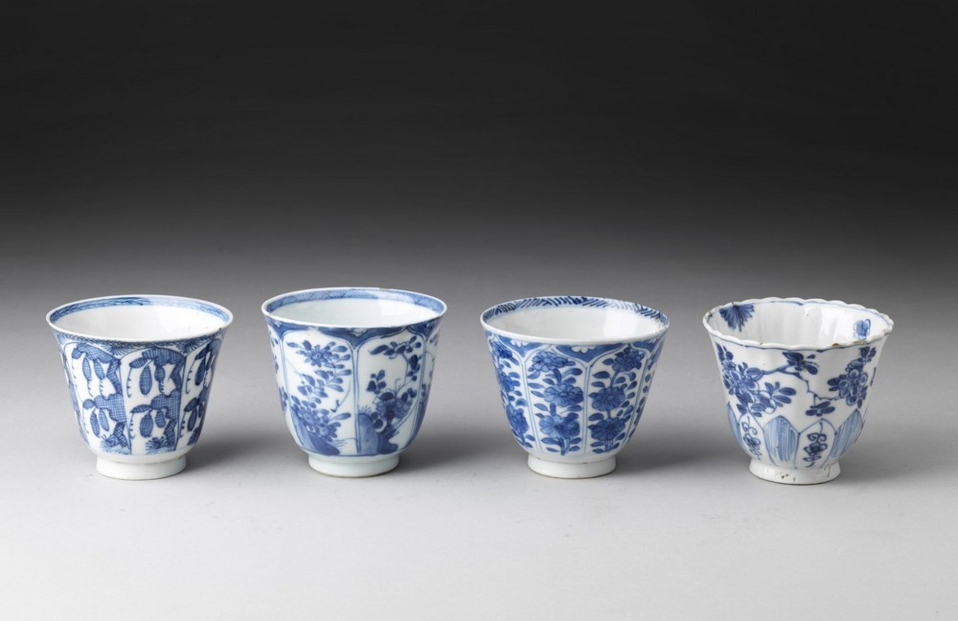 Arte Cinese A group of four blue and white porcelain cups China, Qing dynasty, early 17th century . - Image 2 of 4