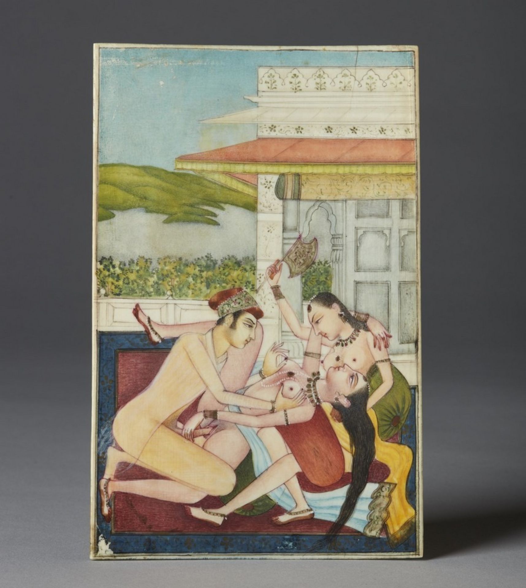 Arte Indiana An erotic miniature on ivory India, late 19th century .